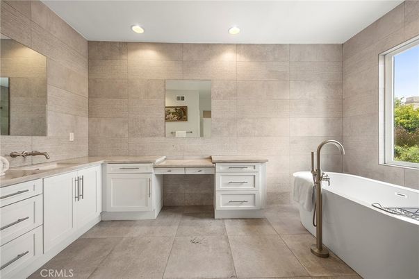 Bathroom, Dual Sink Vanities, Free Standing Baths, Interior, Recessed Lighting