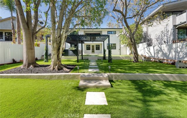 Backyard, Exterior, Facade, Modern
