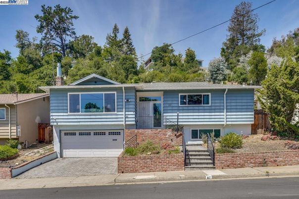 Attached, Exterior, Facade, Raised Ranch