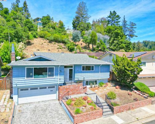 Attached, Exterior, Facade, Solar Panels, Raised Ranch