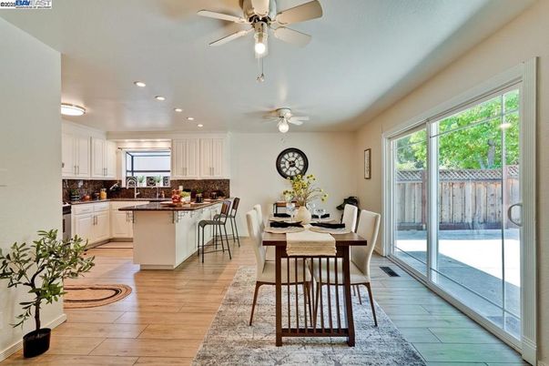 Dining room, Interior, Kitchen, Recessed Lighting, Wood Texture Flooring