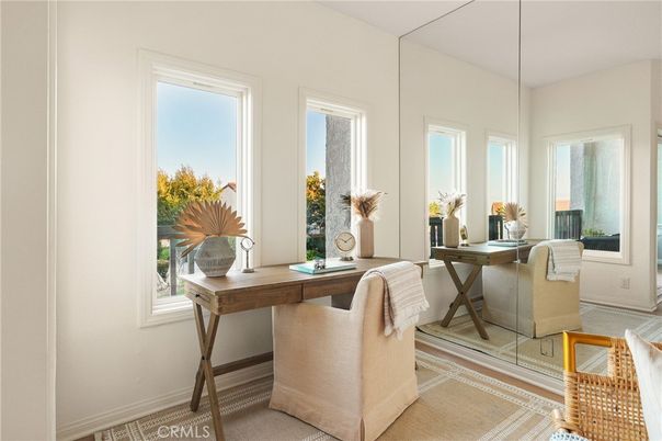 Home Office, Interior