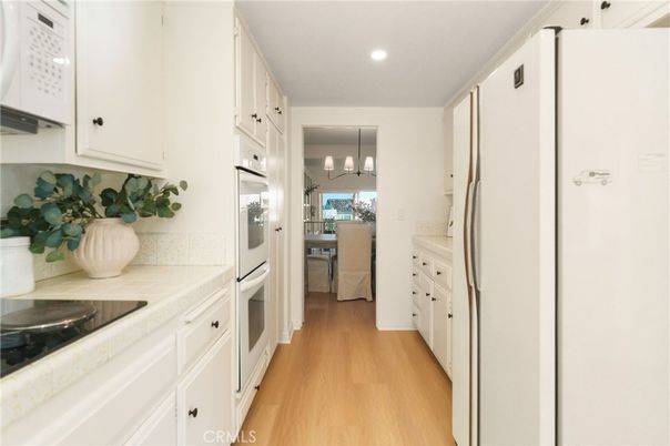 Dining room, Interior, Kitchen, Pendant Lights, Recessed Lighting, Wood Texture Flooring
