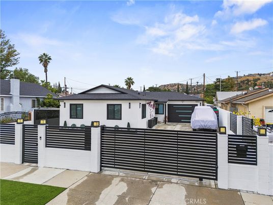 Attached, Exterior, Facade, Modern