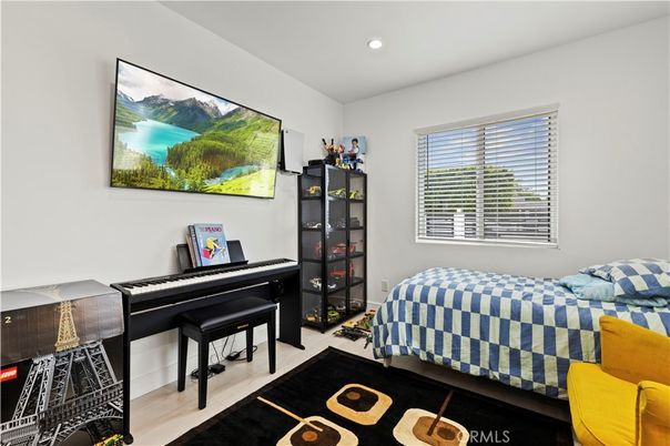 Bedroom, Interior, Piano, Recessed Lighting, Wood Texture Flooring