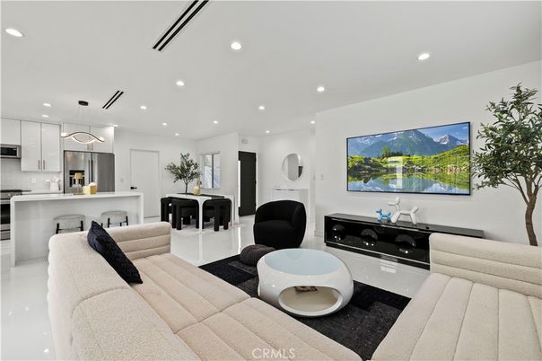 Interior, Kitchen, Living room, Pendant Lights, Recessed Lighting, Stainless Steel Appliances