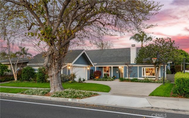 Exterior, Facade, Ranch