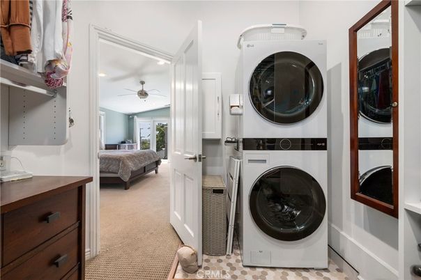 Bedroom, Interior, Recessed Lighting, Utility Closets, Washer