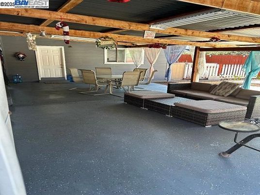 Garage, Interior, Wooden Beams