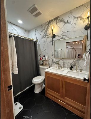 Bathroom, Interior, Marble Walls, Recessed Lighting