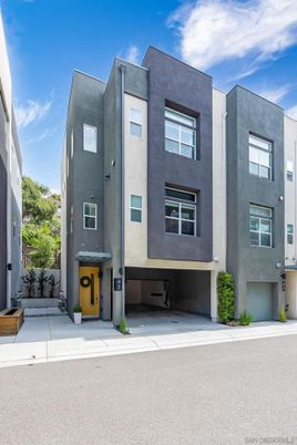 Attached, Exterior, Facade, Rowhouse