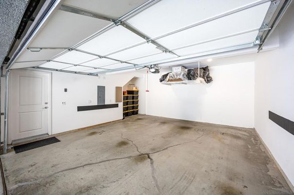 Garage, Interior