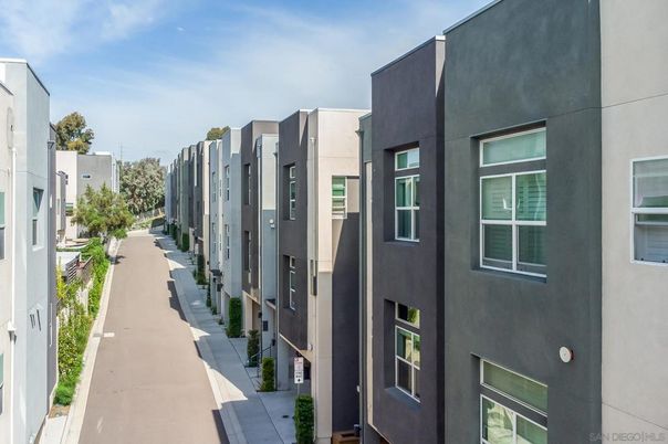 Exterior, Facade, Modern