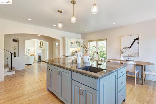 Dining room, Interior, Kitchen, Pendant Lights, Recessed Lighting, Wood Texture Flooring