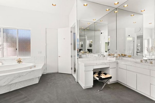Bathroom, Dual Sink Vanities, Interior, Recessed Lighting