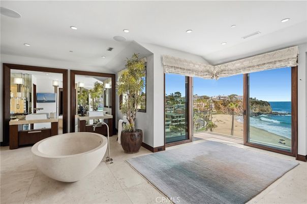 Bathroom, Free Standing Baths, Interior, Recessed Lighting, Water