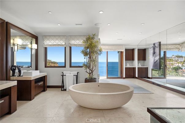 Bathroom, Free Standing Baths, Interior, Recessed Lighting, Water