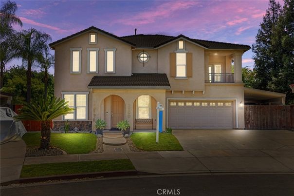 Attached, Exterior, Facade, Mediterranean