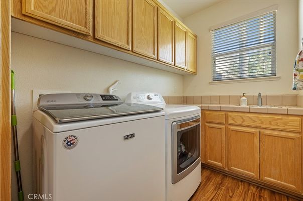 Interior, Washer, Wood Texture Flooring
