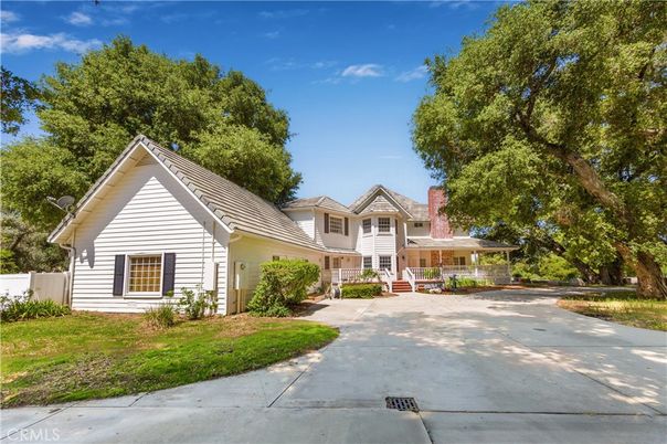 Backyard, Exterior, Facade, Queen Anne Victorian