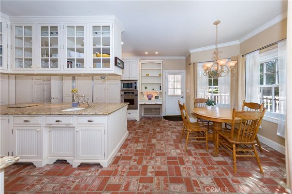 Chandelier, Dining room, Interior, Kitchen, Recessed Lighting, Stainless Steel Appliances