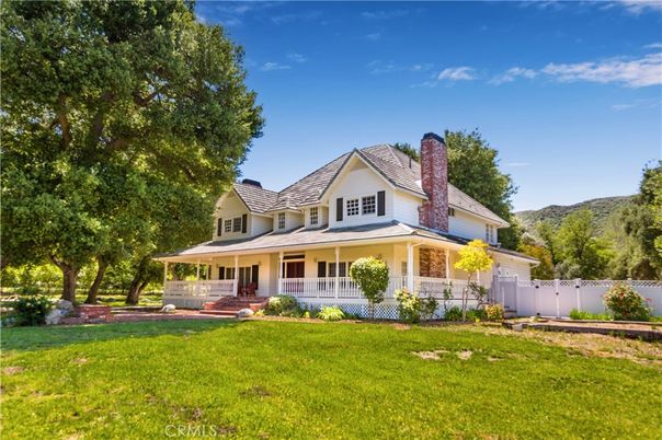 Attached, Backyard, Exterior, Facade, Queen Anne Victorian