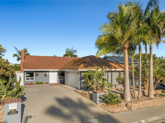 Attached, Exterior, Facade, Ranch