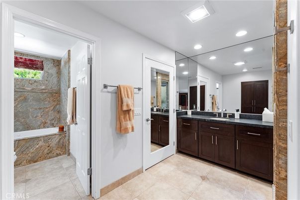 Bathroom, Interior, Recessed Lighting