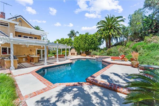 Exterior, Hot Tub, Pool