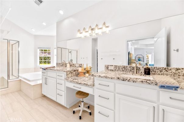 Bathroom, Dual Sink Vanities, Interior, Recessed Lighting