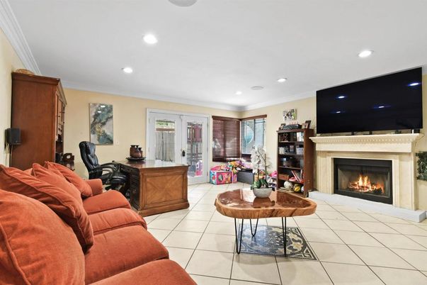 Fireplace, Interior, Living room, Recessed Lighting