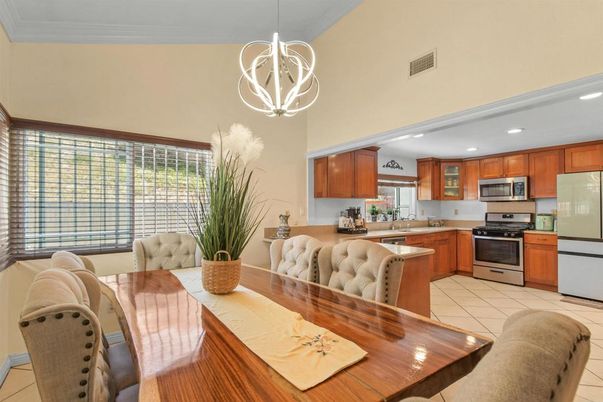Dining room, Interior, Kitchen, Pendant Lights, Recessed Lighting, Stainless Steel Appliances