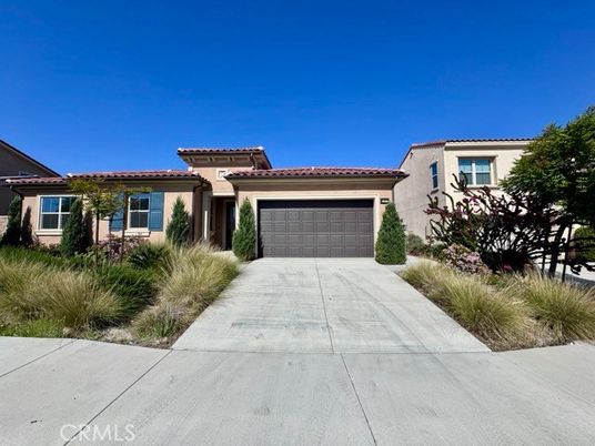 Attached, Exterior, Facade, Mediterranean