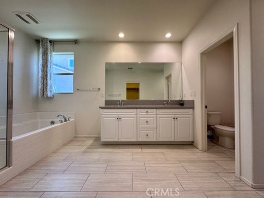 Bathroom, Dual Sink Vanities, Interior, Recessed Lighting