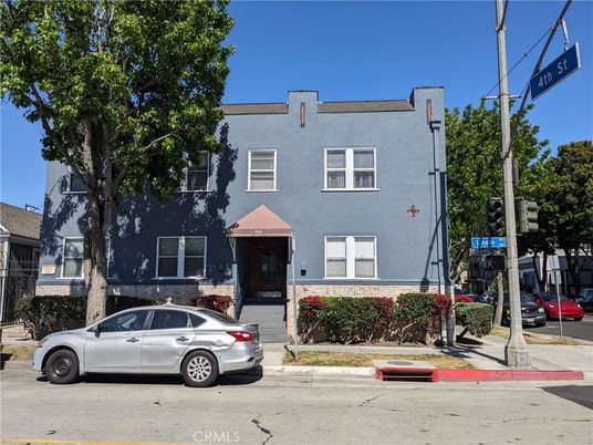 Exterior, Facade, Rowhouse