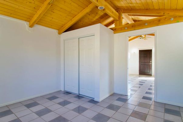 Empty room, Interior, Wooden Beams, Wooden Ceilings