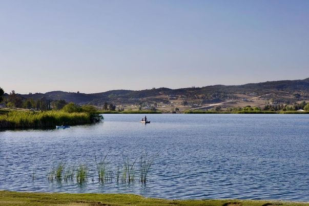 Exterior, Lake