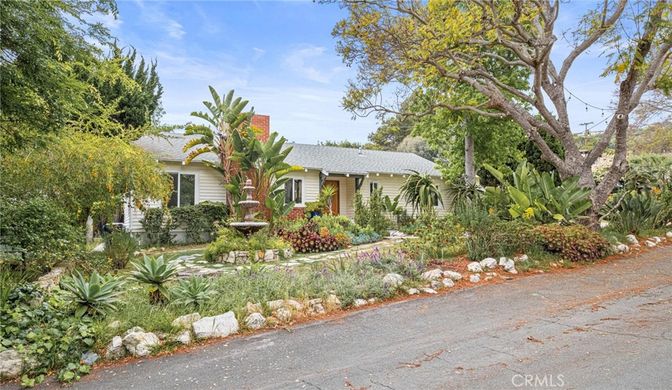 Backyard, Exterior, Facade, Ranch