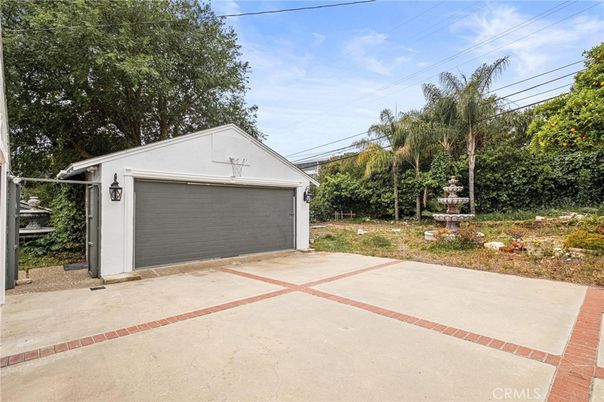 Backyard, Detached Garage, Exterior