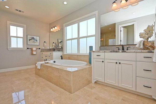 Bathroom, Dual Sink Vanities, Interior, Recessed Lighting