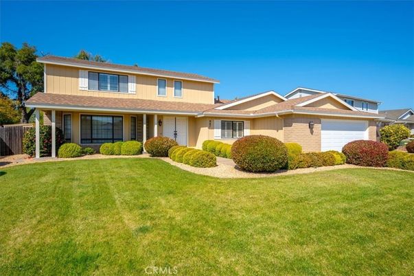 Attached, Exterior, Facade, Brick Facade, Split Level
