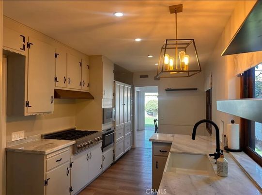 Interior, Kitchen, Pendant Lights, Recessed Lighting, Wood Texture Flooring