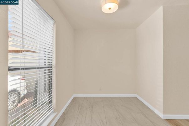 Empty room, Interior