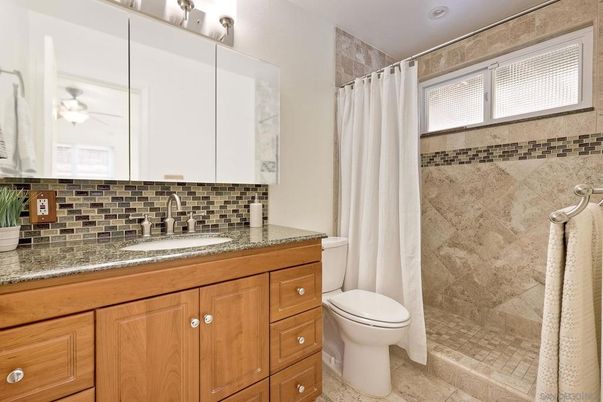 Bathroom, Interior, Recessed Lighting