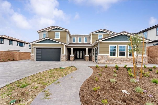 Attached, Exterior, Facade, Mediterranean