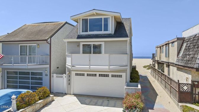 Attached, Exterior, Facade, Rowhouse