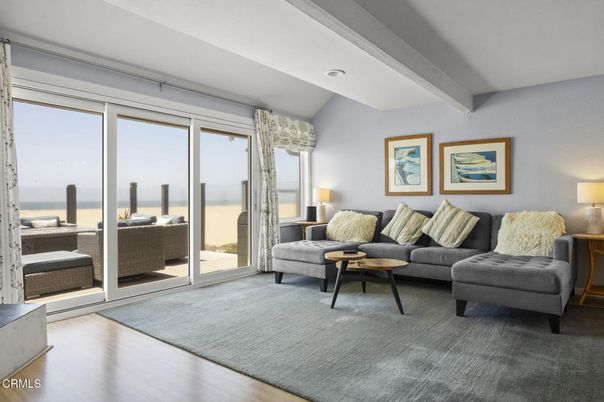 Interior, Living room, Recessed Lighting, Water, Wood Texture Flooring