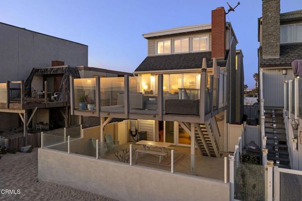 Exterior, Facade, Modern
