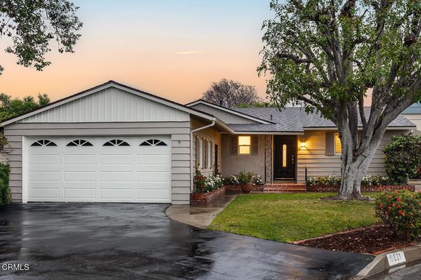 Attached, Exterior, Facade, Ranch