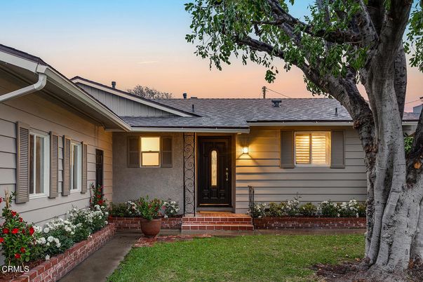 Exterior, Facade, Ranch